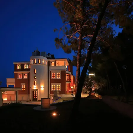 Vila With Jacuzzi On The Riviera *