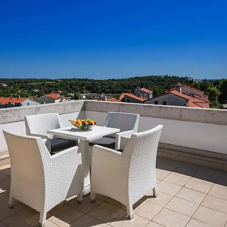 Vila With Jacuzzi On The Riviera Pula
